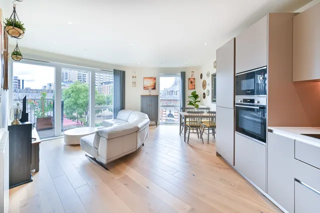 Photo 3 — Apartment 17, Thalia House, 4 Thunderer Walk, London