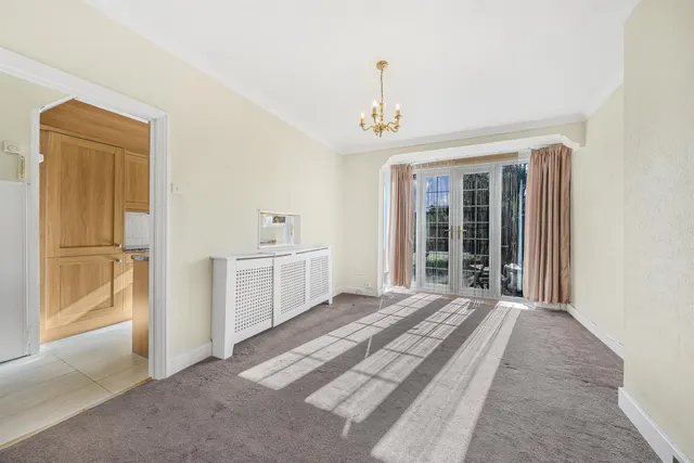 Photo 3 — Coolgardie Avenue, Highams Park, E4 9HX