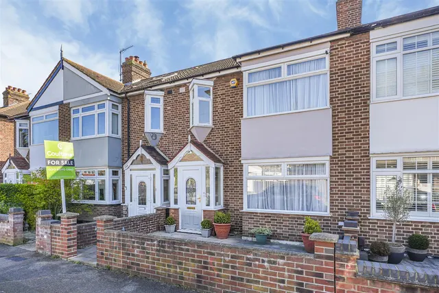 Coolgardie Avenue, Highams Park, E4 9HX, photo 1