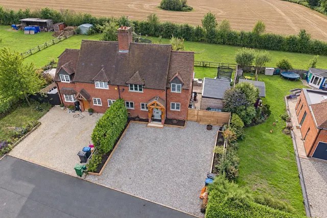 The Crescent, Wootton Wawen, photo 1