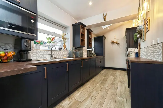 Raywood Close, Yeadon, LS19, photo 3
