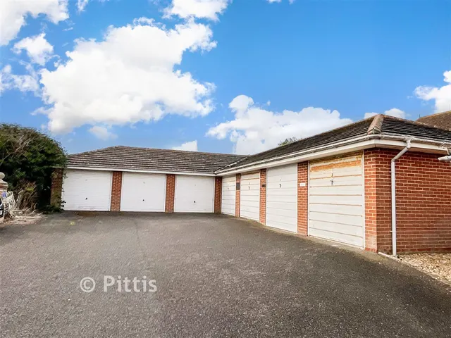 Avenue Road, Sandown, PO36