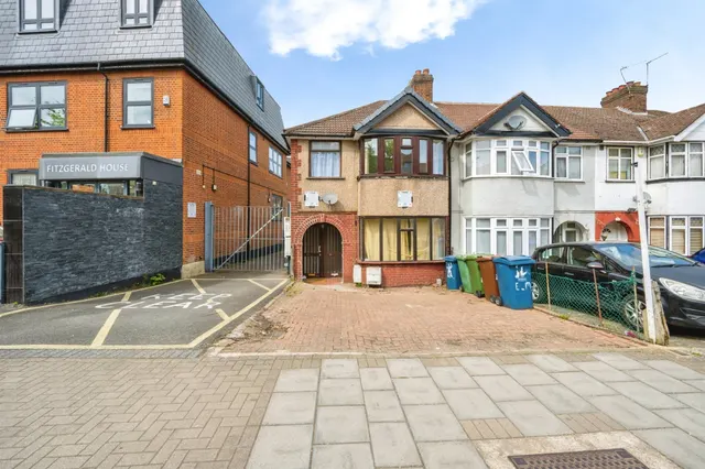 Elmgrove Road, Harrow, photo 1