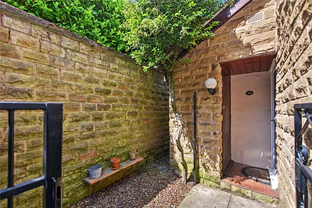 Town Street, Rodley, LS13, photo 1