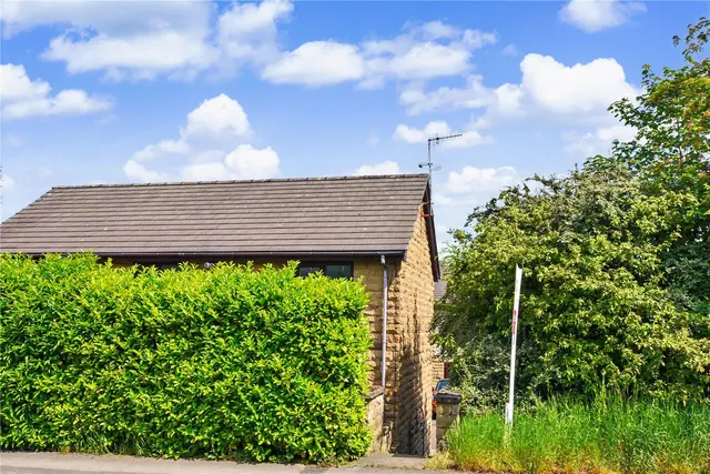 Town Street, Rodley, LS13, photo 2