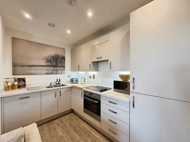 Medawar Drive, NW7, photo 2
