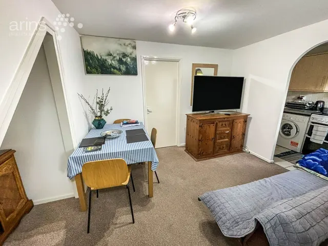 Marefield, Lower Earley, RG6, photo 2