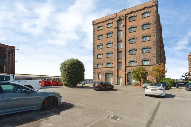 Dock Road, Birkenhead, photo 1