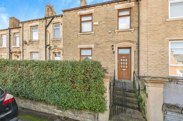 Crescent Road, Birkby, Huddersfield, photo 1