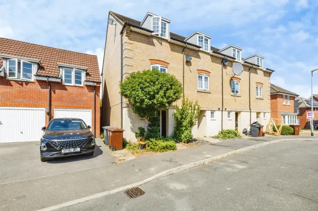 Gabriel Crescent, Lincoln, photo 1
