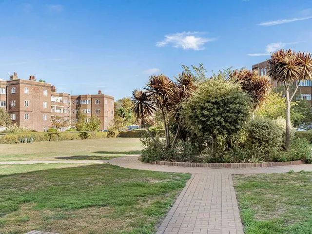 Chiswick Village, Chiswick, W4, photo 2
