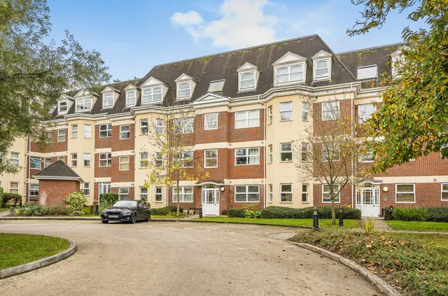 Elmhurst Court, photo 1