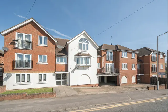 Rickmansworth Road, Northwood, HA6, photo 1