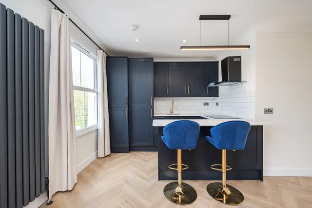 Photo 3 — Flat C, 58 Colvestone Crescent, London