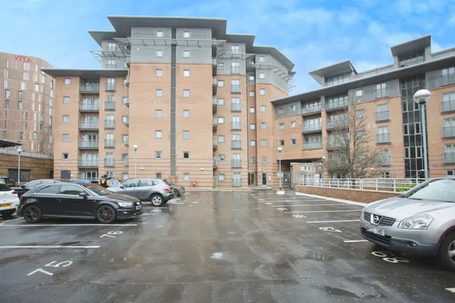 Manor House Drive, Coventry, West Midlands, CV1, photo 1
