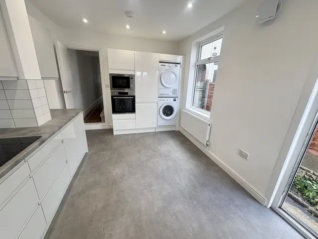 Barclay Road, Bearwood, B67, photo 1