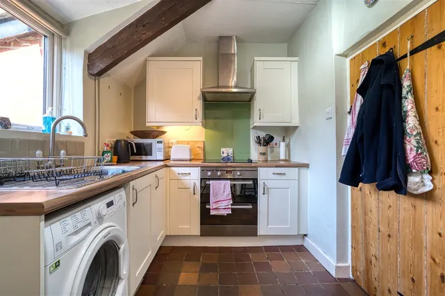 Higher Street, Okeford Fitzpaine, photo 3