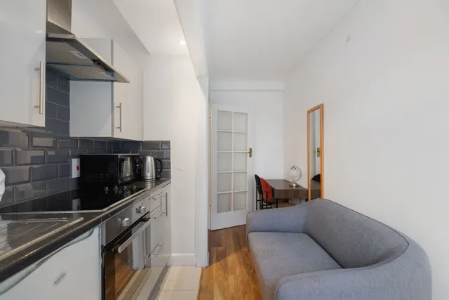 Photo 2 — 338 Park West, Edgware Road, London