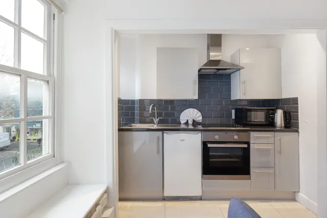 338 Park West, Edgware Road, London, photo 1