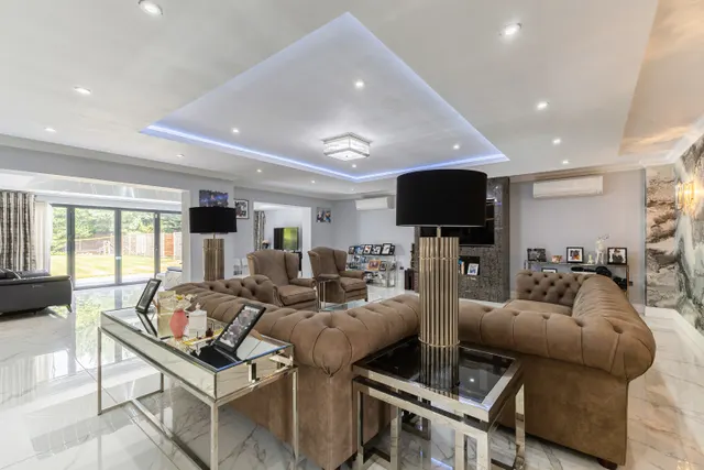 Photo 3 — Heathfield Road, Bushey, WD23