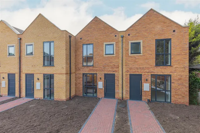 North Drive, Hounslow, photo 1