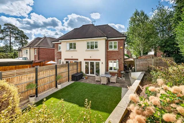 Highfield Park, Row Town KT15 1EU, photo 1