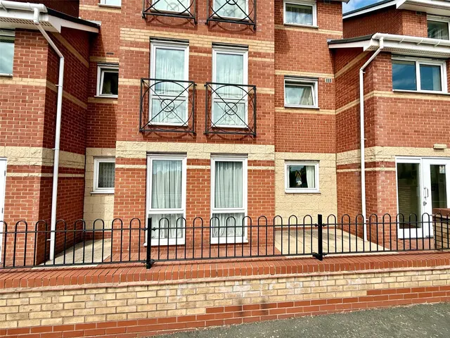 St. Michaels Close, Stourport-on-Severn, Worcestershire, DY13 8EA, photo 1