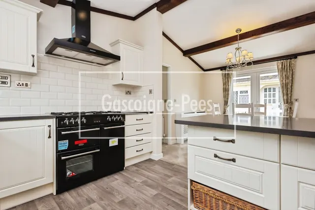 Portsmouth Road, Thursley, GU8, photo 2