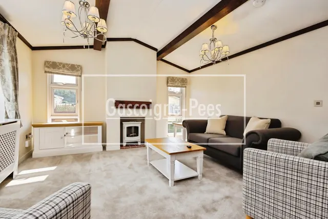 Portsmouth Road, Thursley, GU8, photo 1
