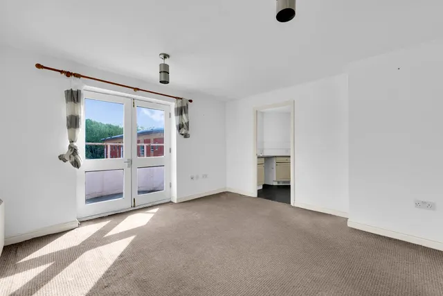 Photo 3 — 43 Albatross Close, Beckton, London, E6 5NX