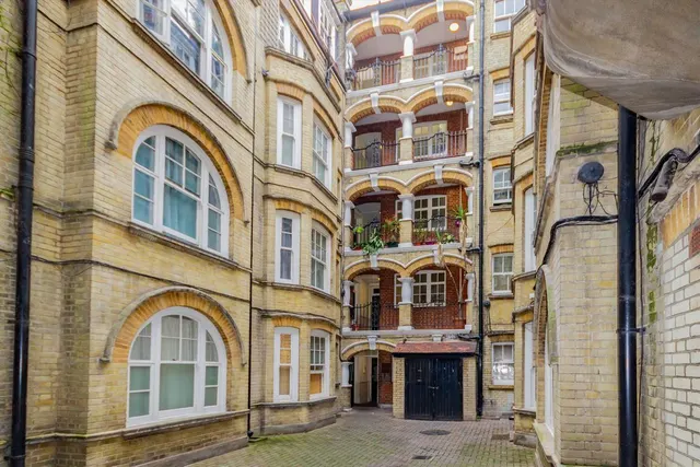 1 bedroom property, Goldhawk Road, W12