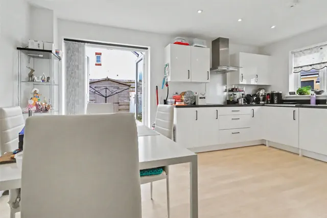 Roe Close, South Molton, EX36, photo 3