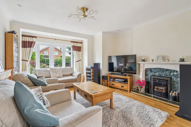 Photo 3 — Ivins Road, Beaconsfield, HP9