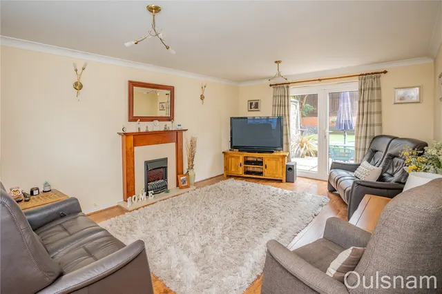 Photo 2 — Garrick Road, Bromsgrove, Worcestershire, B60 2TH