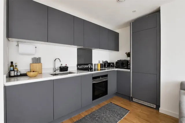 14 Hawthorne Crescent, Greenwich, London, SE10, photo 1
