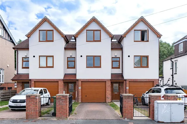 Fearnville Place, Leeds, LS8, photo 1