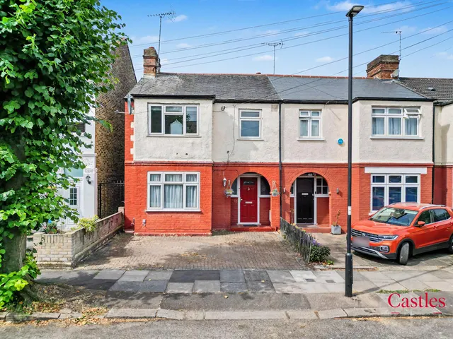 First Avenue, Enfield, EN1, photo 1