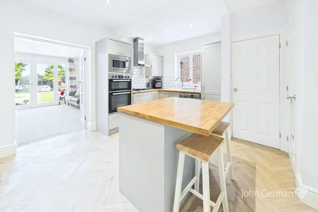 Holt Drive, Loughborough, photo 2