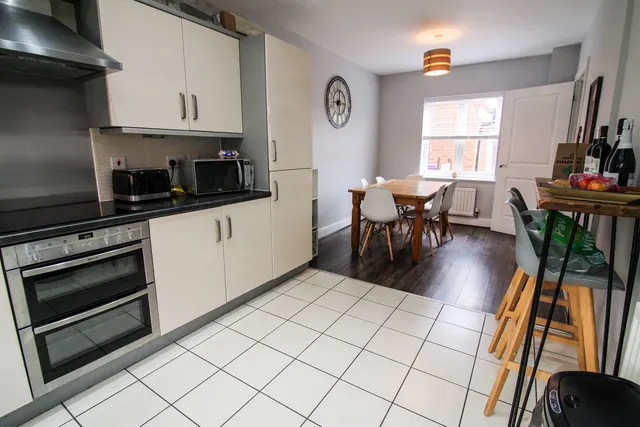 Plymouth Close, Gainsborough, DN21, photo 3