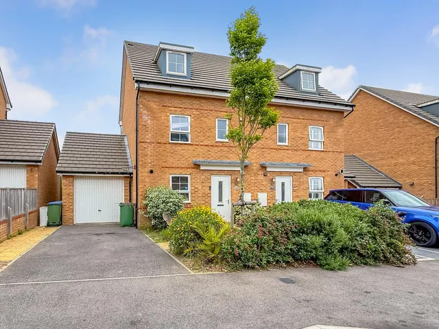 Skylark Avenue, Peacehaven, BN10, photo 1