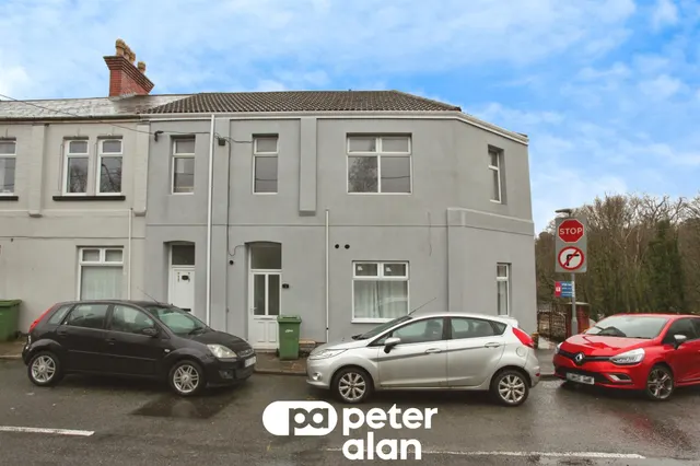 Commercial Street, Blackwood, NP12, photo 1