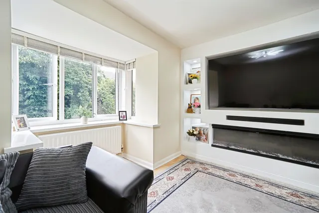 Tyersal Lane, Bradford, BD4, photo 2