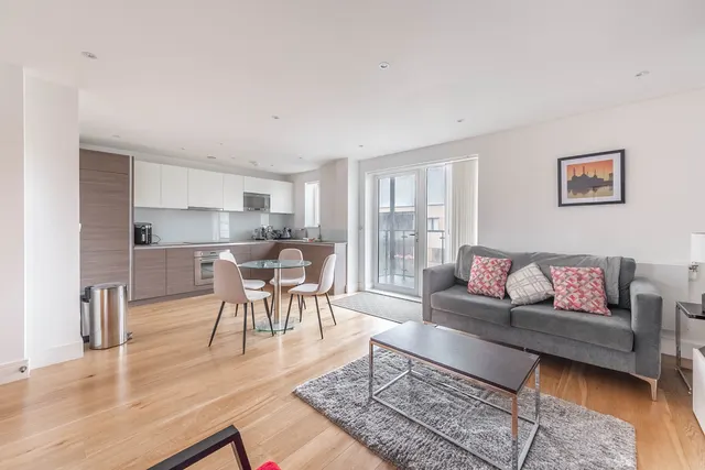 Flat 14, Arrandene Apartments, Silverworks Close, London, photo 1