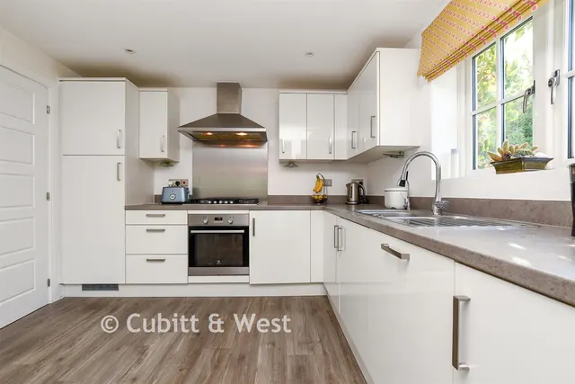 Railfield Gardens, Horley, RH6, photo 2