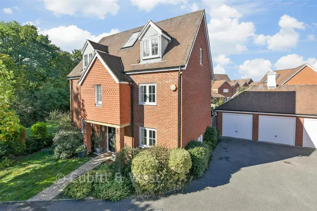 5 bedroom house, Railfield Gardens, Horley, RH6