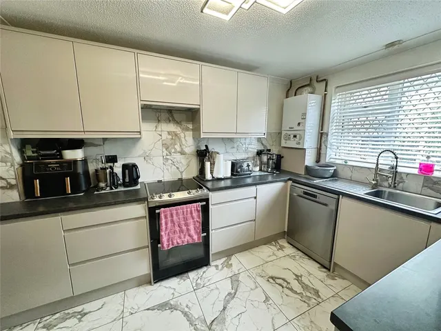 Photo 3 — Brussels Way, Luton, Bedfordshire, LU3