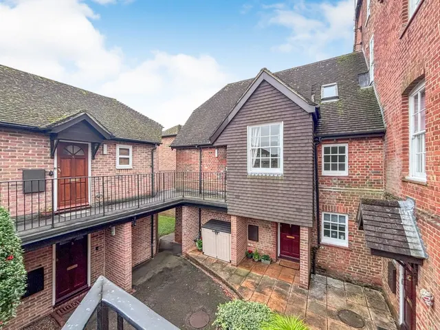 Burghfield Road, Southcote Lodge, RG30, photo 1