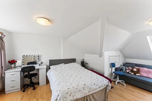 Photo 3 — Garendon Road, Morden