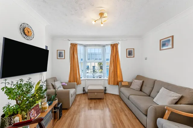 Photo 2 — Garendon Road, Morden