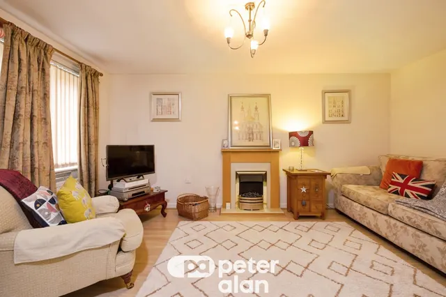 Cornpoppy Avenue, Monmouth, NP25, photo 2